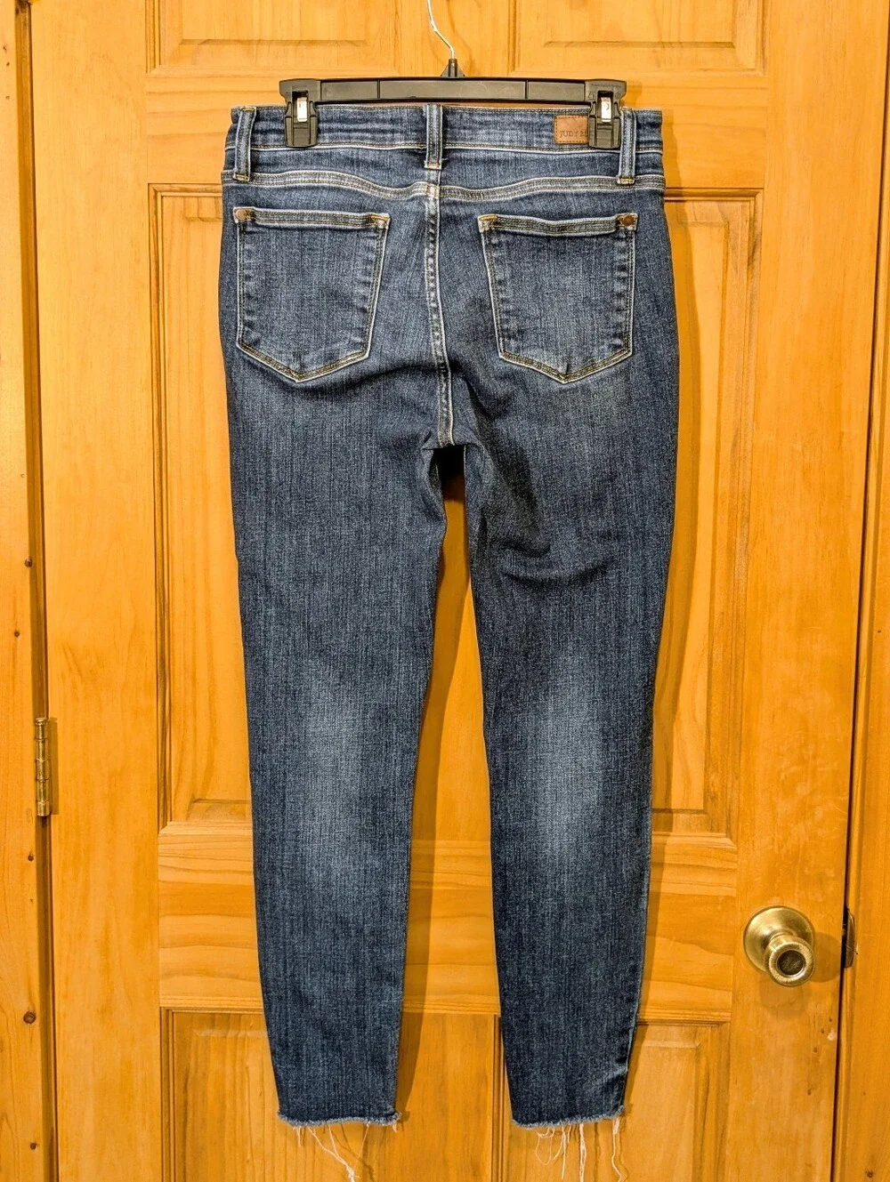 Judy Blue Skinny Fit Jeans Medium Wash Raw Hem Sz 5/28 JB82252MD Whiskers Denim